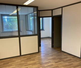 Bureau privé 42 m² 5 postes Location bureau Boulevard de Valmy Villeneuve-d'Ascq 59650 - photo 1